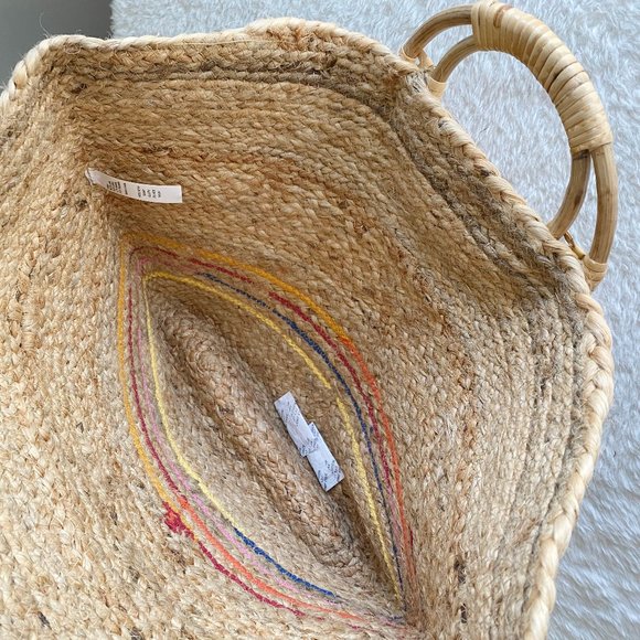 Mallis Women's Straw Tote Bag, Round Wooden Handle, Beach Bag, Color Details - Picture 4 of 8